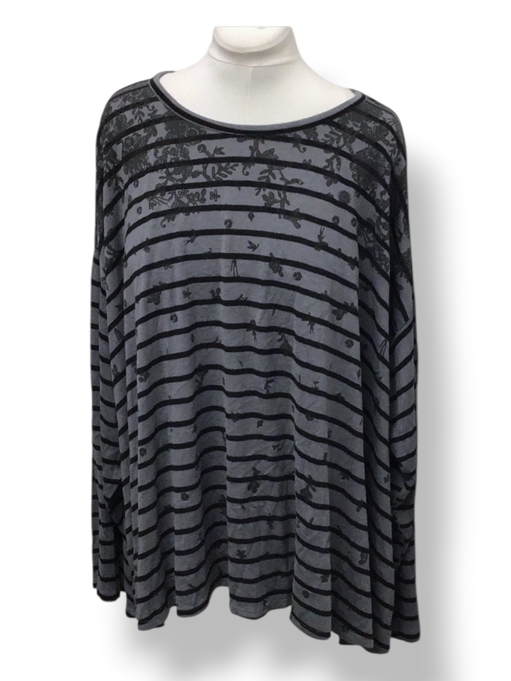 Cato Women’s Plus Long Sleeve Lightweight Sweater Top Gray/Black 26/28W
